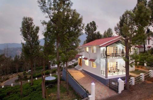 Ooty Villa | StayVista at Villa Misty Oaks with Breakfast