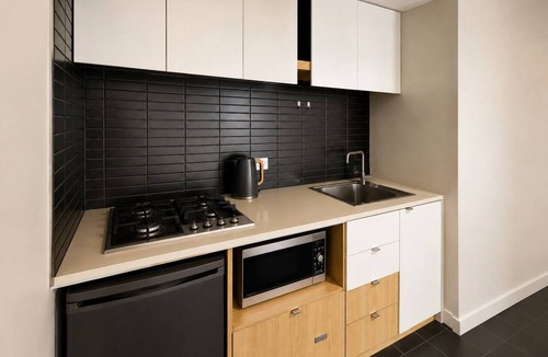 Box Hill Apartment | Stylish Modern Studio - A Sweet Escape for Two