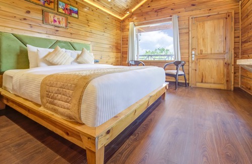 Lansdowne Hotel | Summit Jungle Resort
