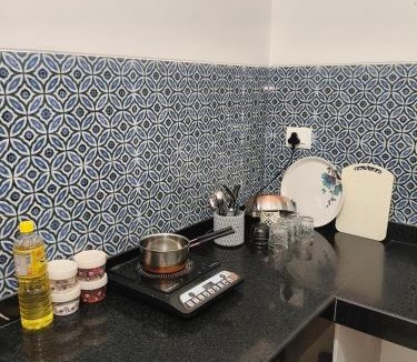 Thane West Apartment | Sunset Luxe Stay in Heart of Thane