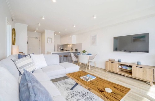 Scarborough Apartment | Sunset Summit :Super stylish w/Ocean views