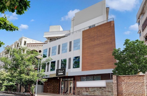 Visakhapatnam House | Super Collection jagadamba Beach Road