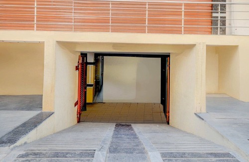 Kukatpally Housing Board Colony House | Super Collection O Forum Mall Hyderabad