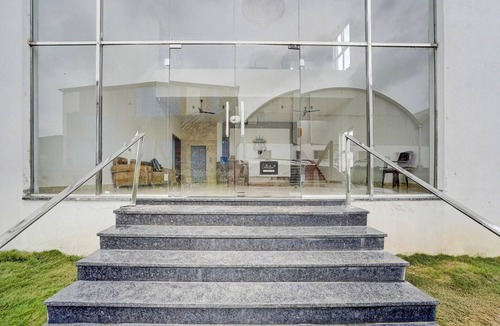 Hassan House | Super Collection O Nandagokula