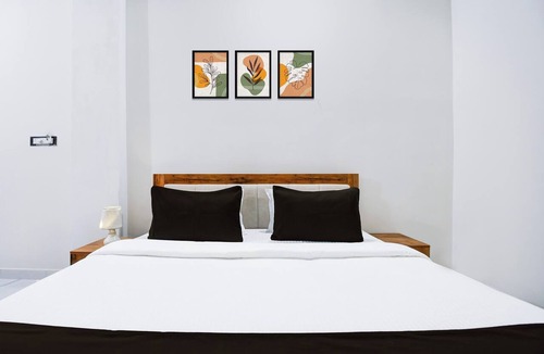 Puri Hotel | Super Collection O VIP Road Near Golden