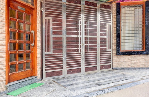 Kishangarh House | Super Deluxe RoomChandigarh Near PEC-PGI-PU