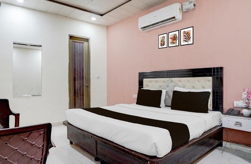 Zirakpur Hotel | Super Hotel O by OYO Zirakpur City Court Complex Formerly The Platinum
