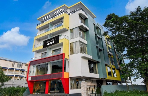 Madanpur House | Super Townhouse AIIMS Kolkata