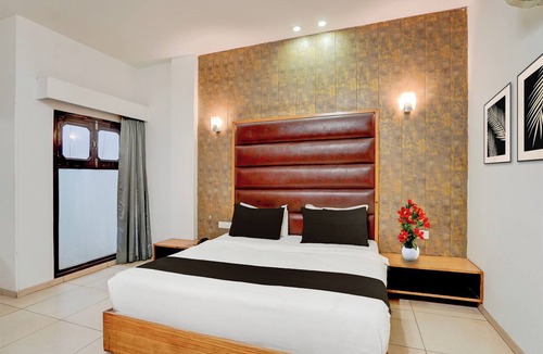 Zirakpur Hotel | Super Townhouse by Zirakpur Bus Stand