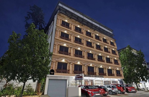 Secunderabad House | Super Townhouse OAK Hotel Belsons Taj Mahal