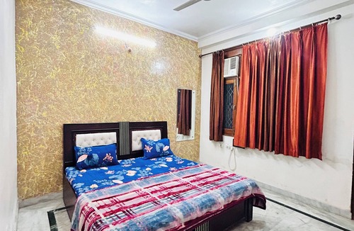 Vrindavan House | Superb 9-bedroom house with AC in charming Vrindavan