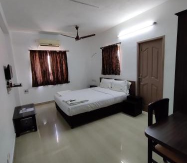 Sholinganallur Bed & Breakfast | Swarna Sudarshan Service Apartments Sholinganallur