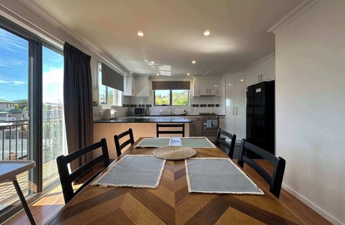 West Moonah House | Tasman Tranquility - close to City & Airport