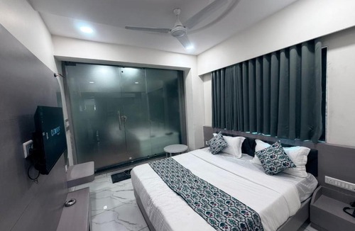 Sanand Hotel | The 7 elevan hotel