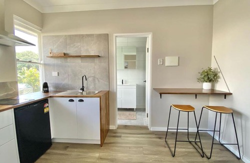Blacksmiths Apartment | The Beach Side Micro Apartment With Free Parking