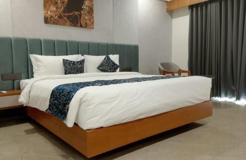 Sanand Hotel | The Blues Hotel