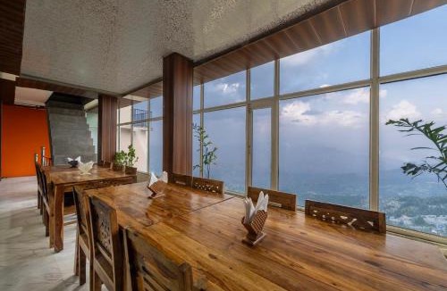 Fagu Apartment | The Fagu Valley Retreat l Rooms and Restaurant l Family Groups & Events l Open Air Lawn l Kufri by Exotic Stays