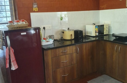 Agara Cottage | the "Farm Estate Social' Cozy cottage in a lush serene estate