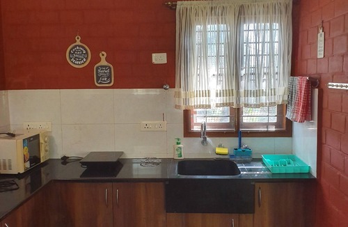Agara Cottage | the "Farm Estate Social' Cozy cottage in a lush serene estate