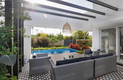 Hosur Villa | The Garden Stay by StayJade Pool Garden 1h HSR
