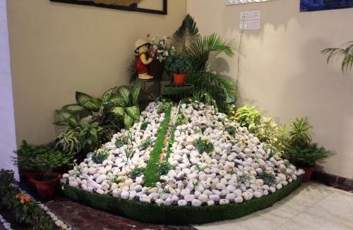 Mahanagar Hotel | The Golden Apple