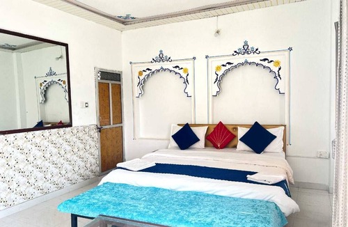 Udaipur Hotel | The Hostel Crown