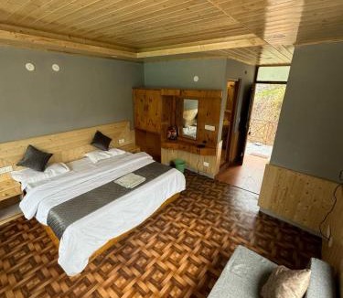 Old Manali House | The Mad King's House & Cafe