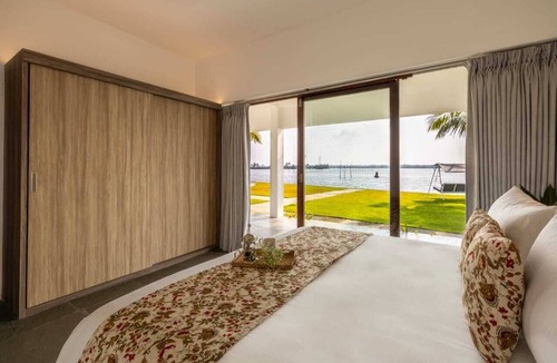 Vypin Bed & Breakfast | The Marakassery Anchorage A Luxury Villa with a pool in Vypin, Kochi