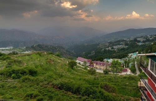 Fagu Apartment | The Misty Heights l Rooms and Restaurant l Family Groups & Events l Open Air Lawn l Kufri by Exotic Stays