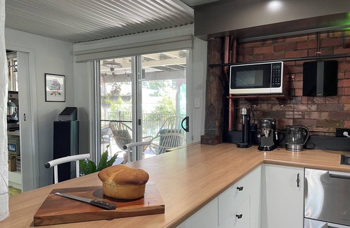 Palmwoods Cottage | The Orchard Guesthouse relax where the mountains meet the beach
