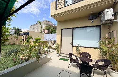 Amritsar Villa | The Palm House - Studio Rooms, Pool, Garden and Parking