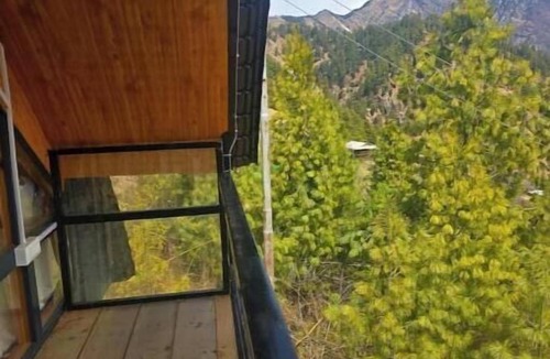 Banjar Cottage | The Ridge | Hill Top | Sainjh Valley - TrekNgo, Entire cottage in Sainj, India