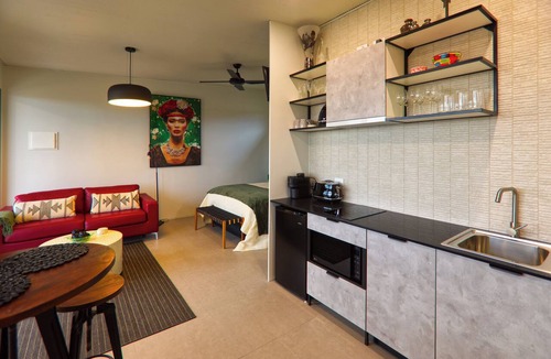 Dudley West Apartment | The Rusty Kangaroo Hideaway Studio - Exclusive Ocean-View