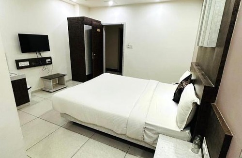 Dwarka Hotel | The Sky Comfort Hotel Parth Inn