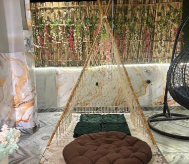 Sushant Lok Apartment | The terrace affair studio with jacuzzi