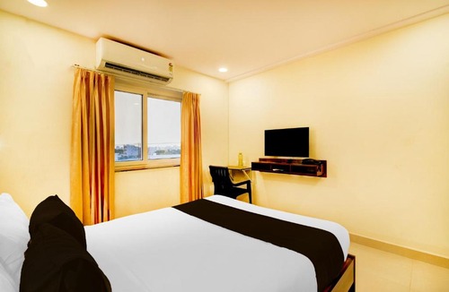 Medchal Hotel | Townhouse De Alphabet Hotel - Gandimaissamma