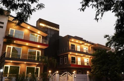 Sushant Lok Hotel | Townhouse Galleria Market Near Golf Course Road