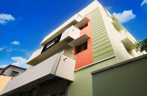 Koyambedu House | Townhouse Koyambedu Metro Station