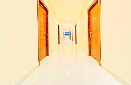 Begumpet Hotel | Townhouse Sanath Nagar Near Railway Station