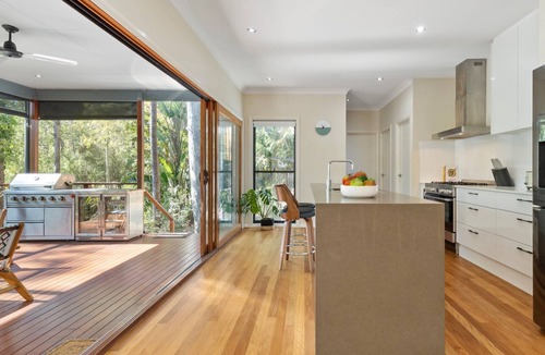 Murrays Beach House | Treescape by the Lake
