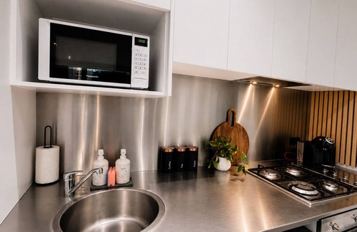 Melbourne Central Business District Apartment | Two-Bedroom City View Apartment Opposite Southern Cross Station