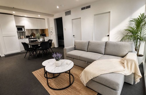 Melbourne Central Business District Apartment | Two-Bedroom City View Apartment Opposite Southern Cross Station