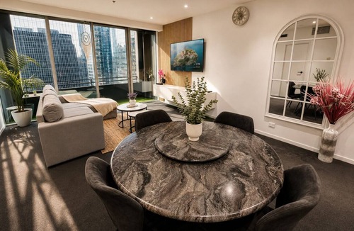 Melbourne Central Business District Apartment | Two-Bedroom City View Apartment Opposite Southern Cross Station