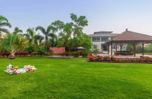 Alibaug Villa | Umber Villa by StayVista - 5BHK Luxurious Villa with a Pvt Pool & Lawn