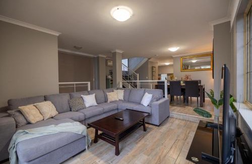 Kensington House | Urban Oasis Hideaway