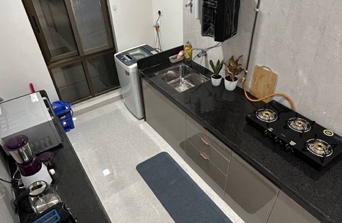 Santacruz Apartment | URBAN PAUSE, 2BHK Apt near BKC,airport&NMACC