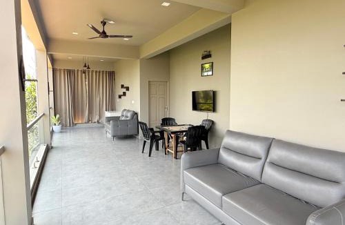 Vayittiri House | Valensa lake view