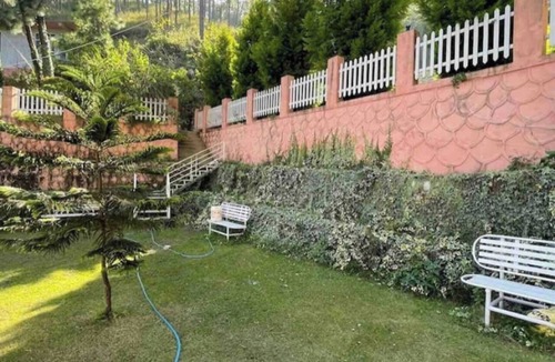 Kumarhatti Apartment | Valley View 1BHK near Solan, WiFi,Parking, Homestay for Couples, Workation Ready