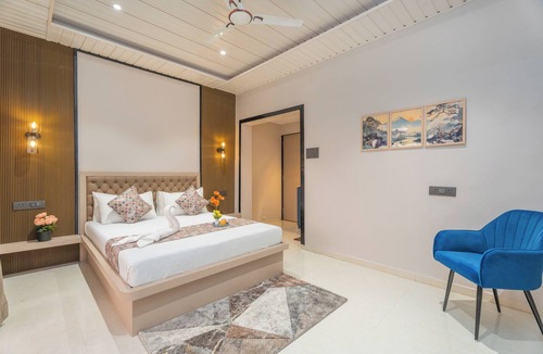 Kurvande Hotel | Velora Stays