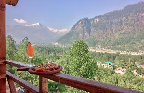Manali Hotel | Vyas Vatika a wooden exotic Resort Near Old Manali